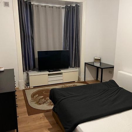 New Flat, Own Bathroom, Sitting Room & Large Bedroom - Walsall Bescot Exterior photo