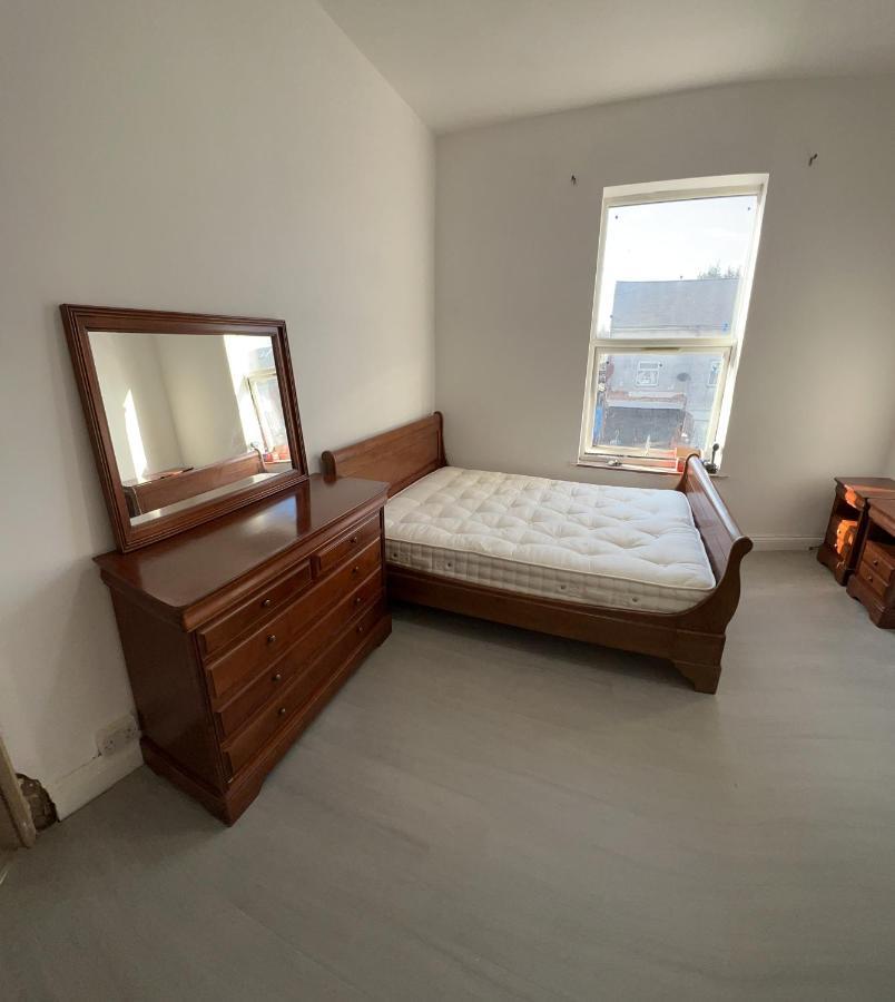 New Flat, Own Bathroom, Sitting Room & Large Bedroom - Walsall Bescot Exterior photo