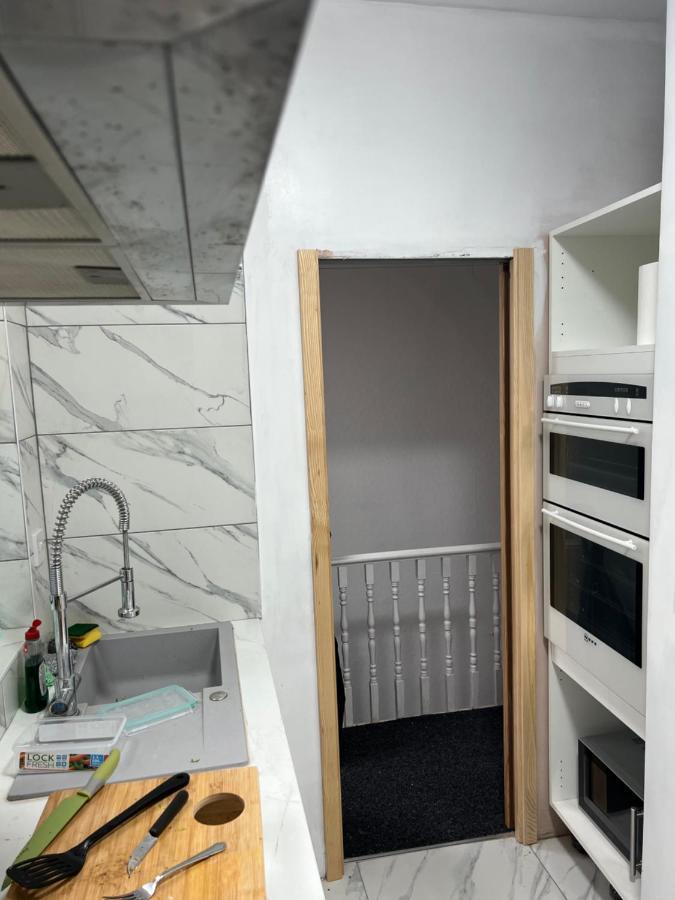New Flat, Own Bathroom, Sitting Room & Large Bedroom - Walsall Bescot Exterior photo