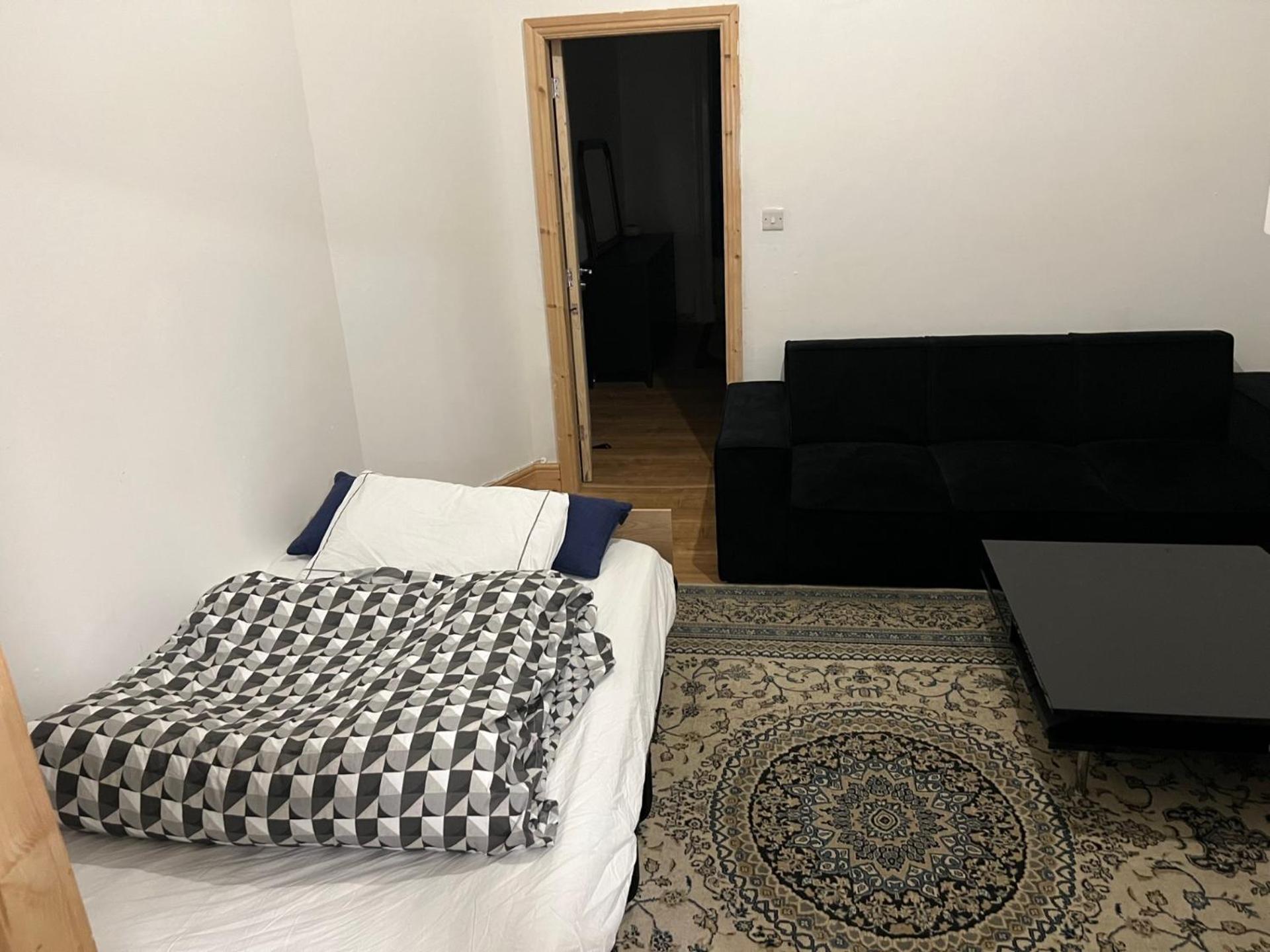 New Flat, Own Bathroom, Sitting Room & Large Bedroom - Walsall Bescot Exterior photo